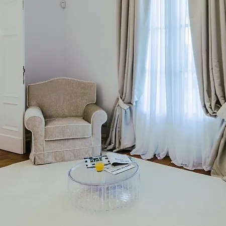Villa La Perla Bianca 10, Emma Empoli
