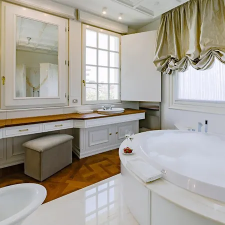 Villa La Perla Bianca 10, Emma Empoli