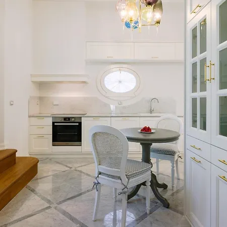 Villa La Perla Bianca 10, Emma
